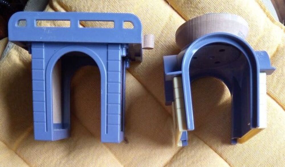train bois Tomy : pont et horloge Jeux / jouets