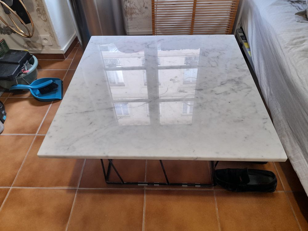 Table basse carr&eacute;e en marbre blanc Meubles
