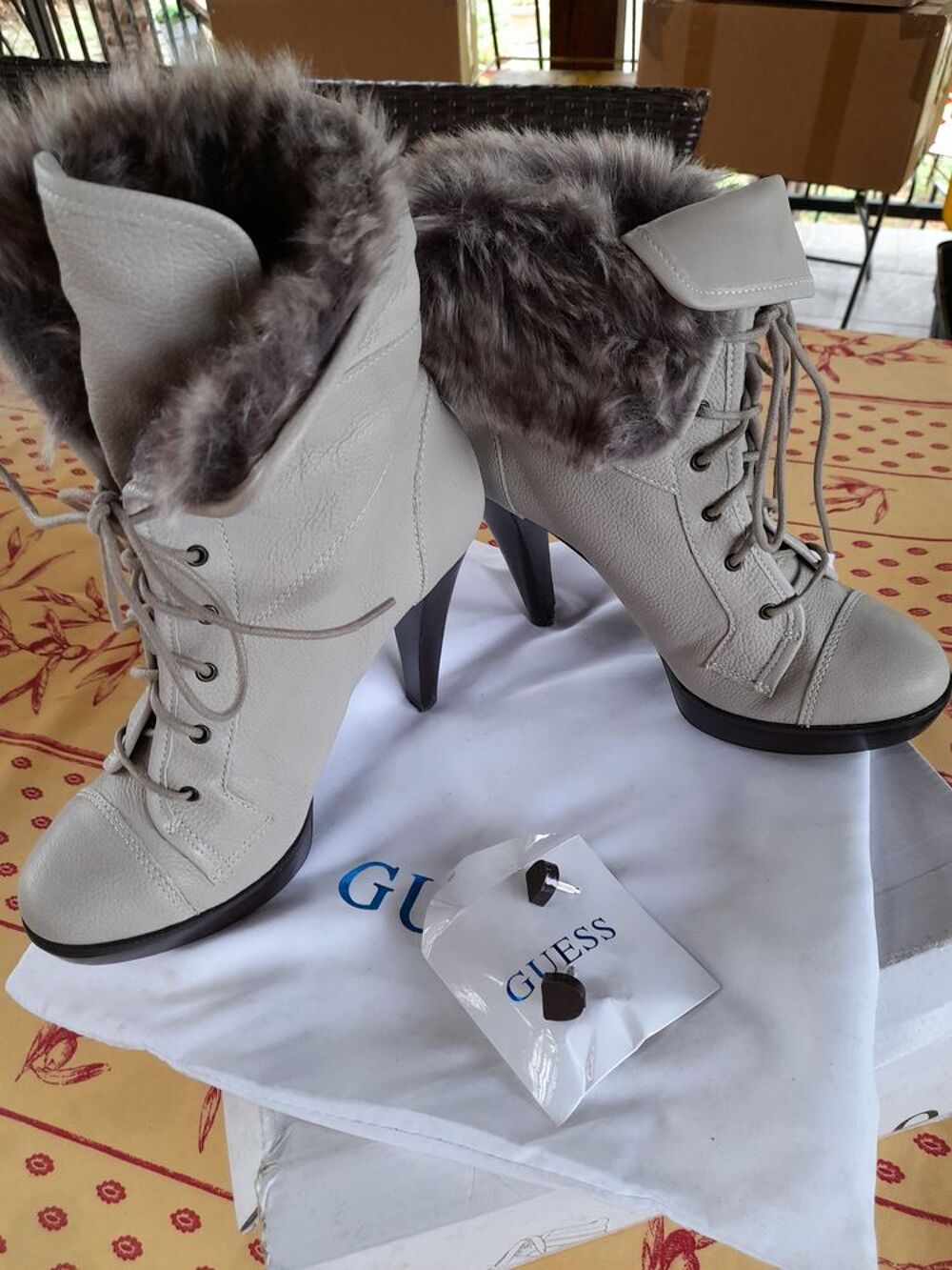 Chaussures GUESS 39 talon 12cm Chaussures