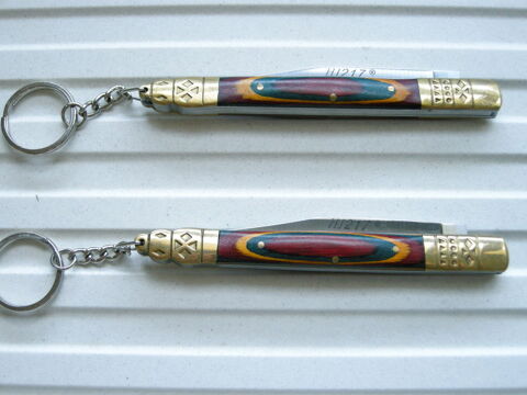 Couteaux pliants neufs.
10 pinay-sur-Seine (93)