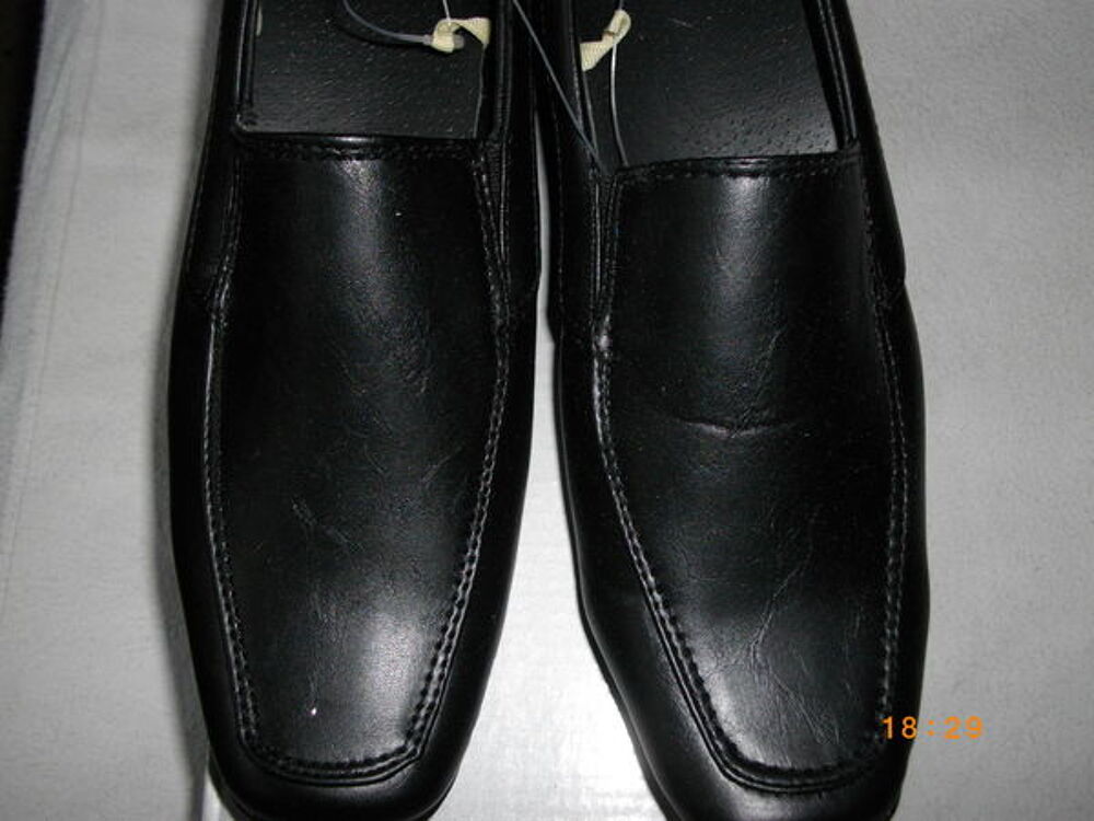 jolis mocassins dame neufs jamais port&eacute;s coloris noir P 40 Chaussures