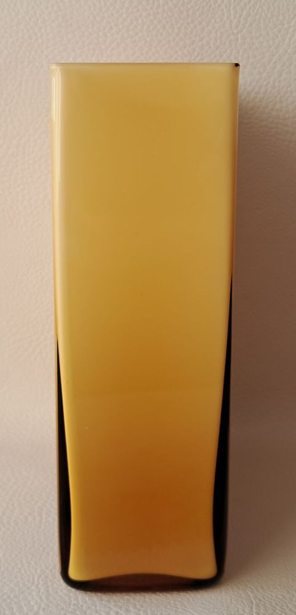 vase rectangulaire en verre couleur caramel &eacute;maill&eacute; blanc Décoration
