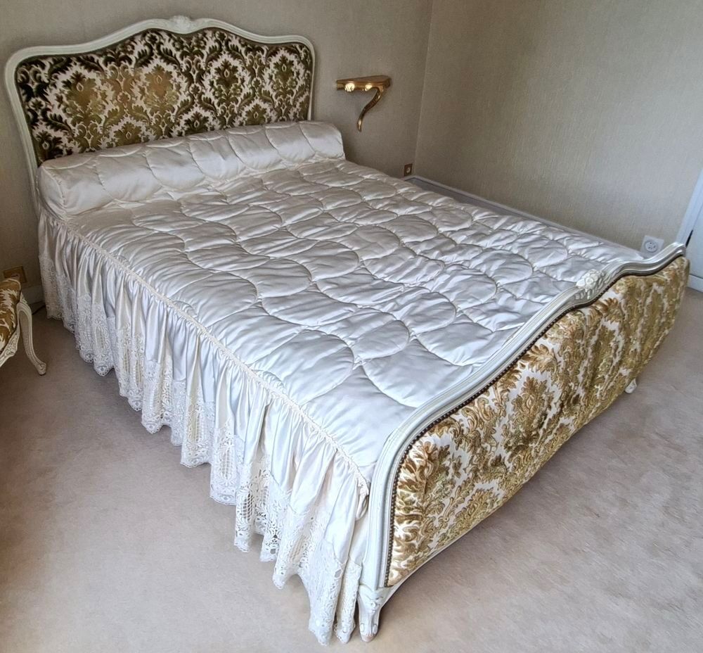 Lit ancien au style Louis XV Meubles