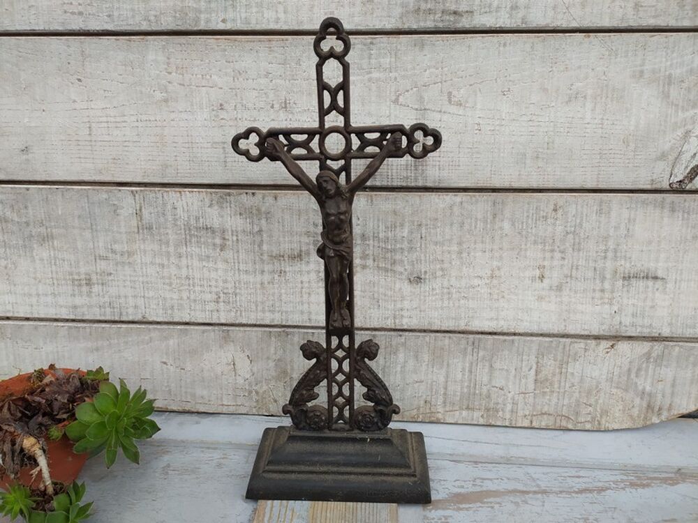 Grande Croix Crucifix d'Autel XIX&egrave;me en Fonte 