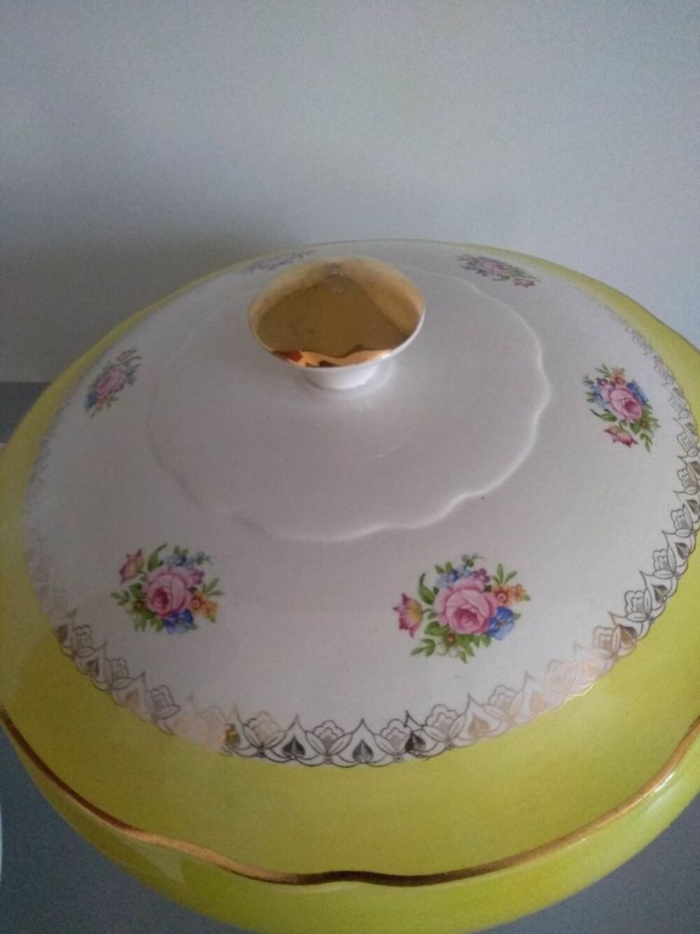 Service de vaisselle ancien en fa&iuml;ence opaque fine blanche Cuisine