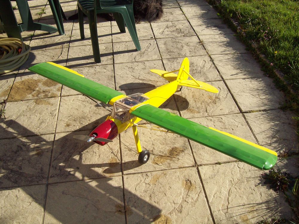 avion t&eacute;l&eacute;command&eacute; fiesler storch pr&ecirc;t a voler NEUF 
Jeux / jouets
