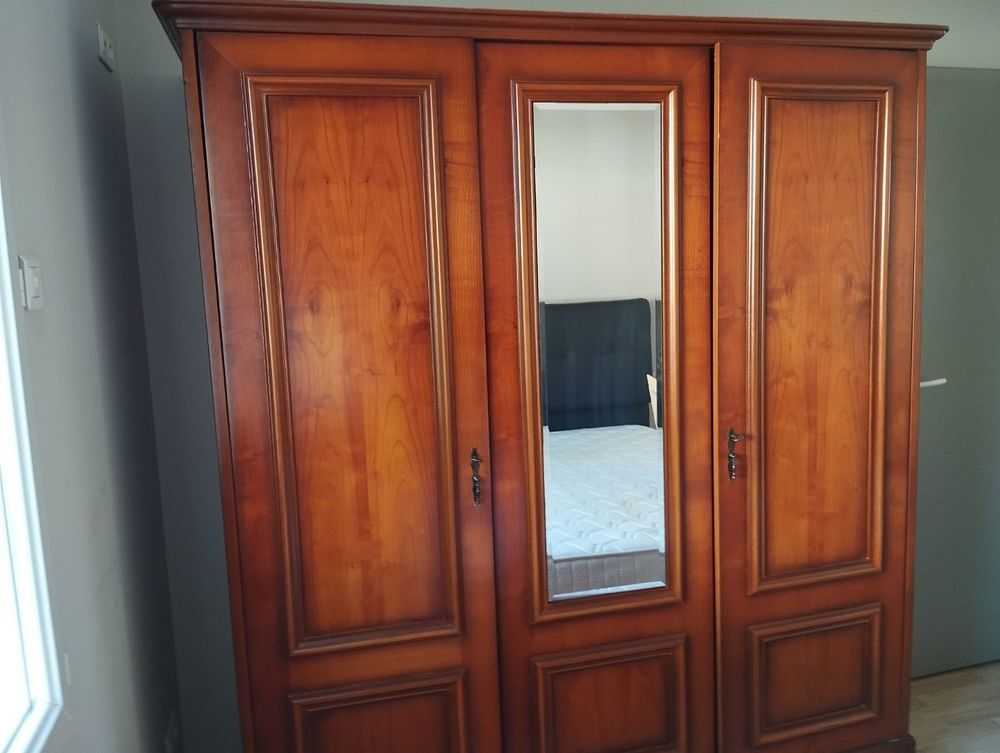 Armoire avec miroir + table de chevet (merisier) Meubles