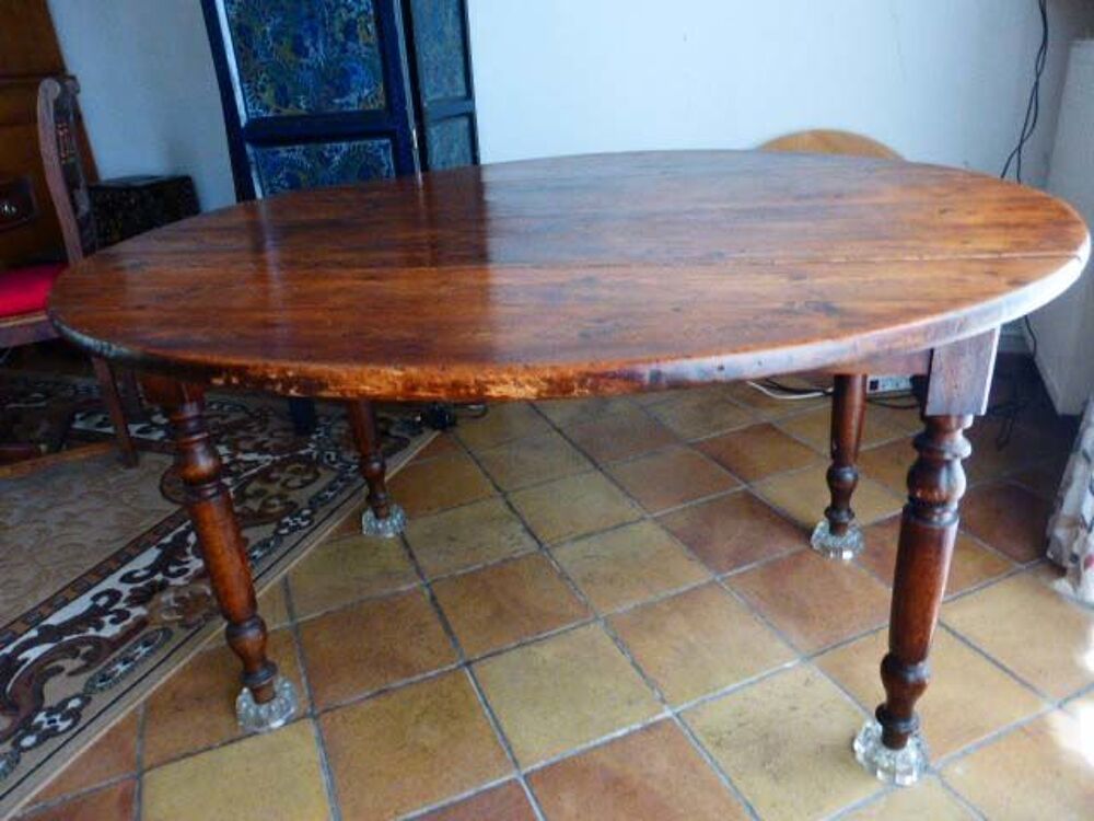 Table ronde en pin avec tiroir et support pieds en verre Meubles