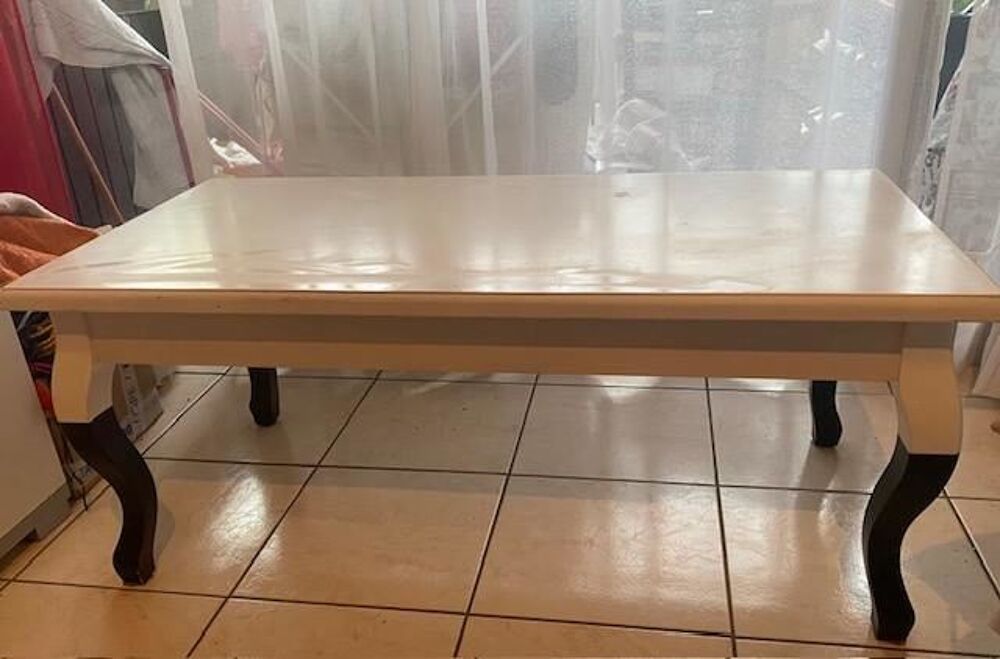TABLE DE SALON BLANC ET PIEDS BRUNS Meubles