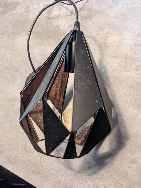 Lustre en fer  nettoyer. En parfait tat voir photos. LAMPE 5 Marseille 13 (13)