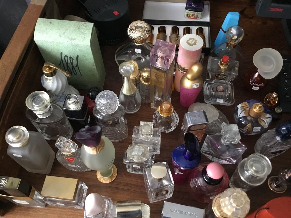 Collection plus de 40 FLACONS de PARFUM VIDES dont Hermes... 