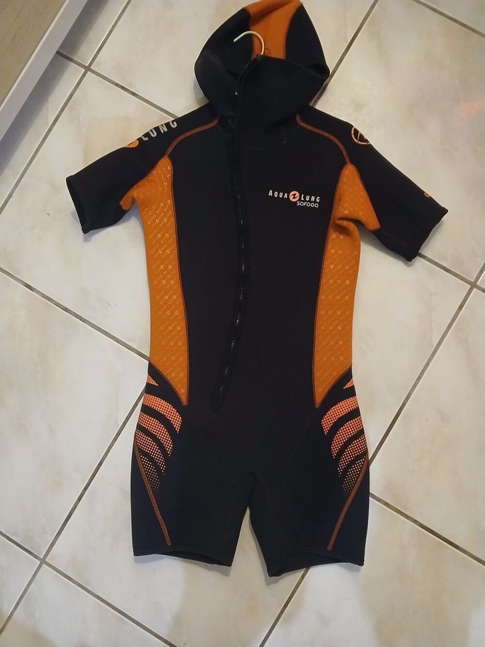 divers mat&eacute;riels de plong&eacute;e marque aqualung Sports