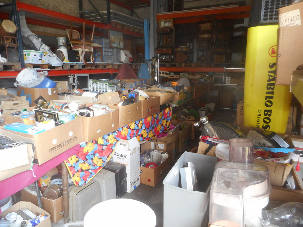 Vide grenier j'ai plusieurs carton environ 50 a aveugle p Meubles
