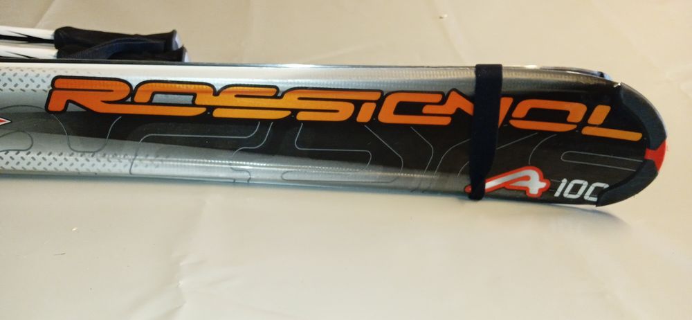 Skis Alpin + Fixations + Chaussure et b&acirc;tons Sports