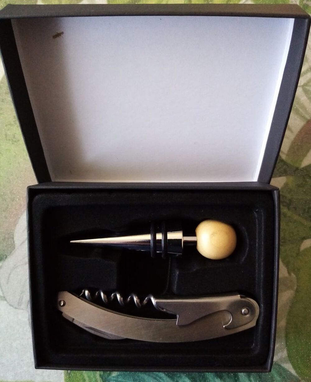 Tr&egrave;s beau ensemble pour sommelier + plaquette VINTAGE CODE c Cuisine