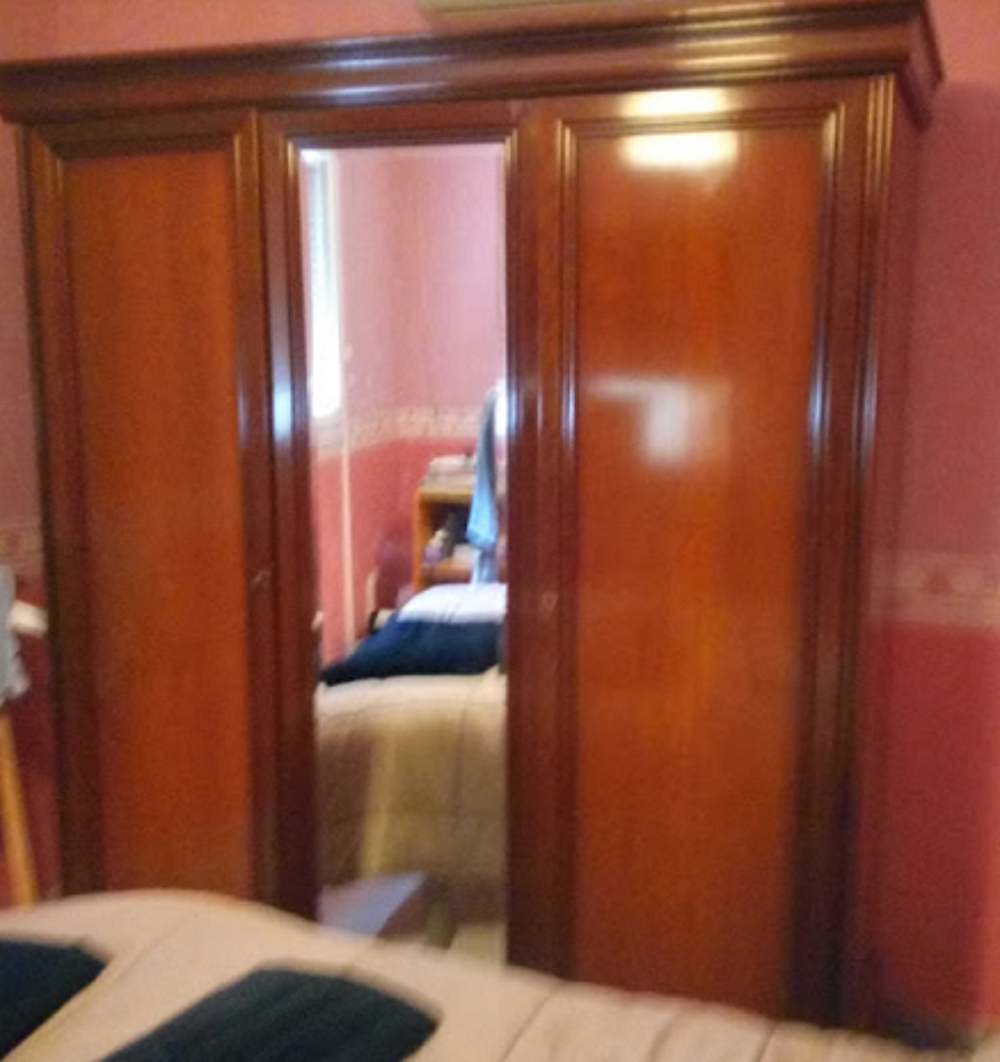Armoire de chambre bois-merisier en tr&egrave;s bon &eacute;tat Meubles