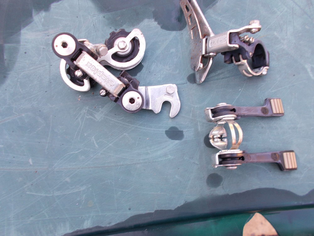 pi&egrave;ces de v&eacute;lo divers ancien vintage 1970/80 Vélos