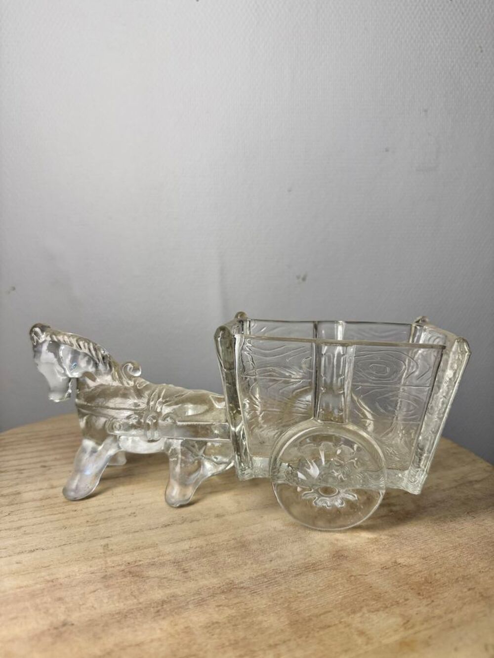 Vide-poche vintage cheval et charrette en verre press&eacute; Décoration