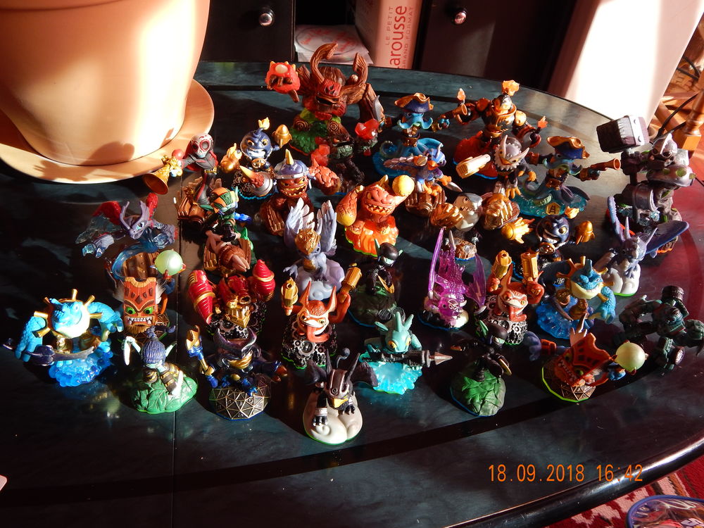X BOX 360 ET 2 MANETTES Gros lot de Skylanders+28 jeux Consoles et jeux vidéos