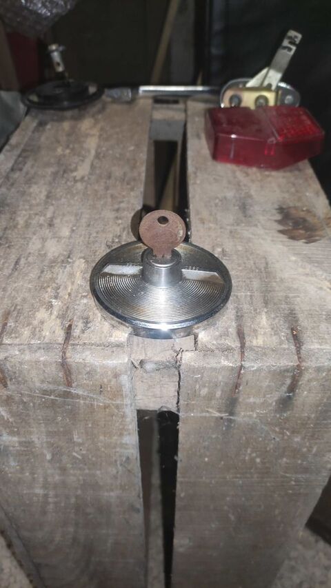 Bouchon de r�servoir 15 Azay-le-Rideau (37)