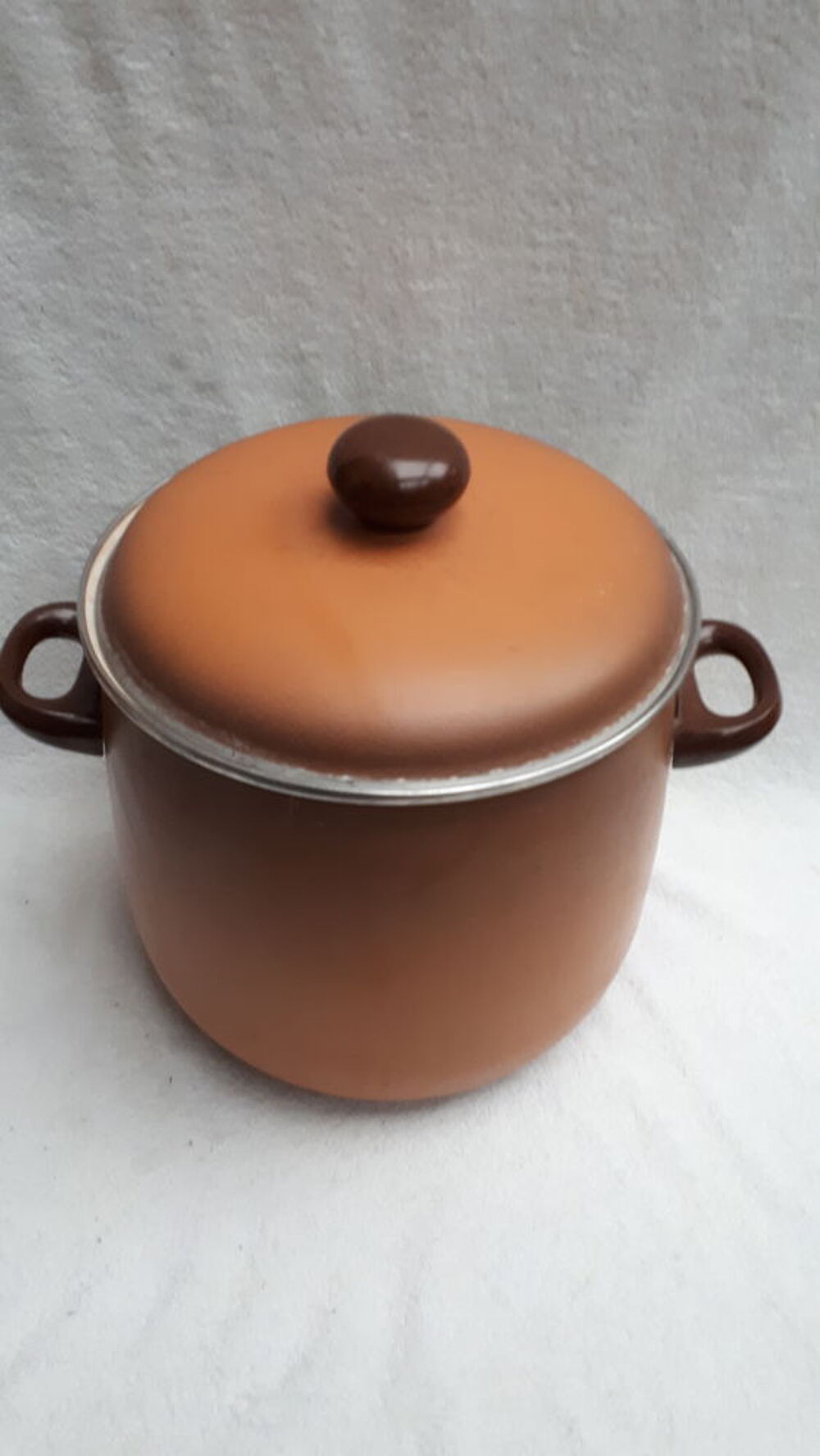 Faitout en acier &eacute;maill&eacute; 
Cuisine