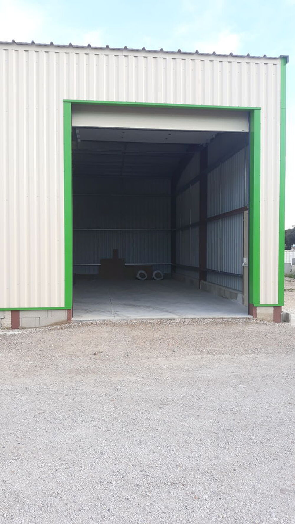 Location Autre HANGAR 90 m2 Vedène