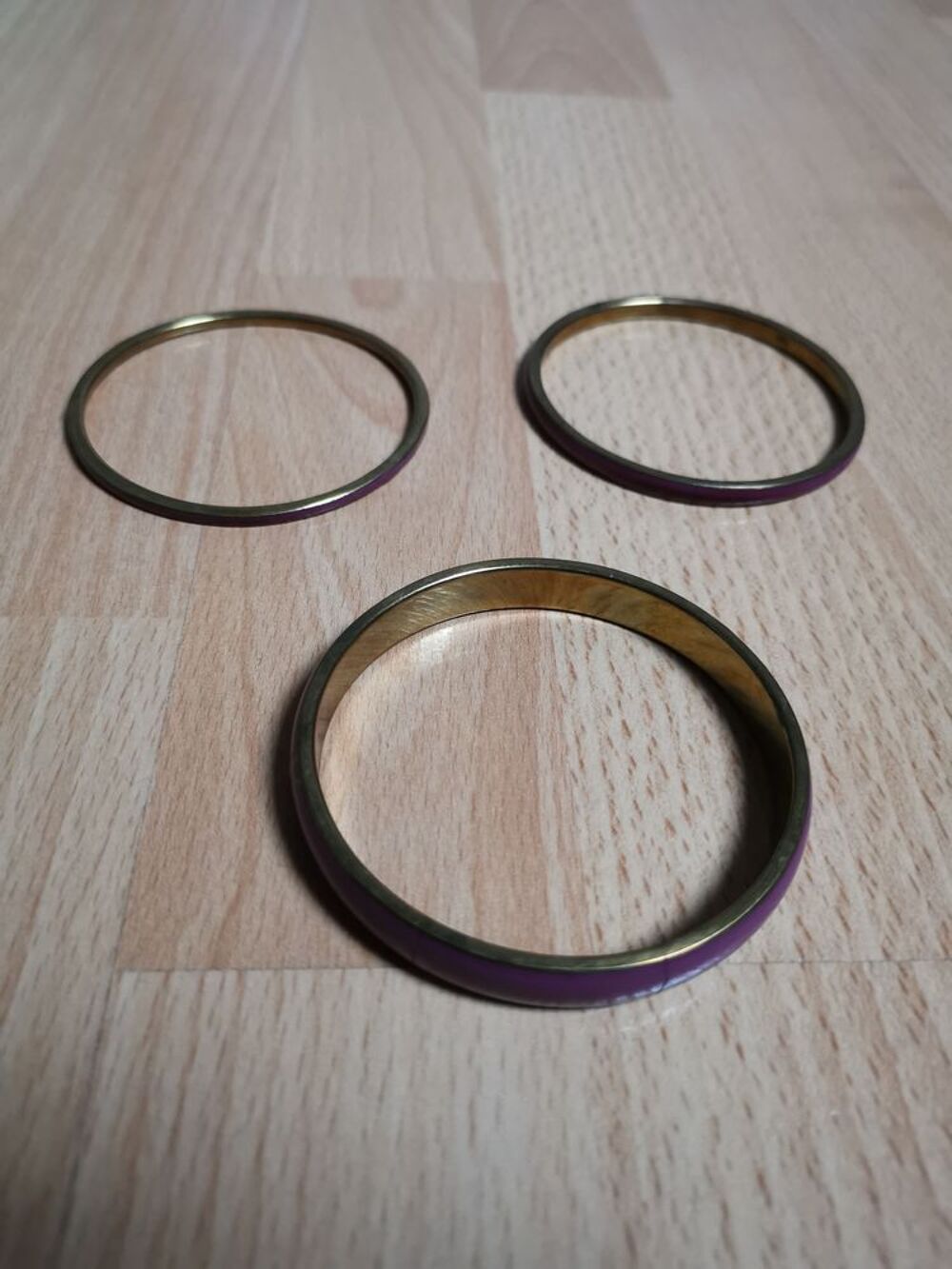 Bracelets violet sans marque, jamais port&eacute;. Bijoux et montres