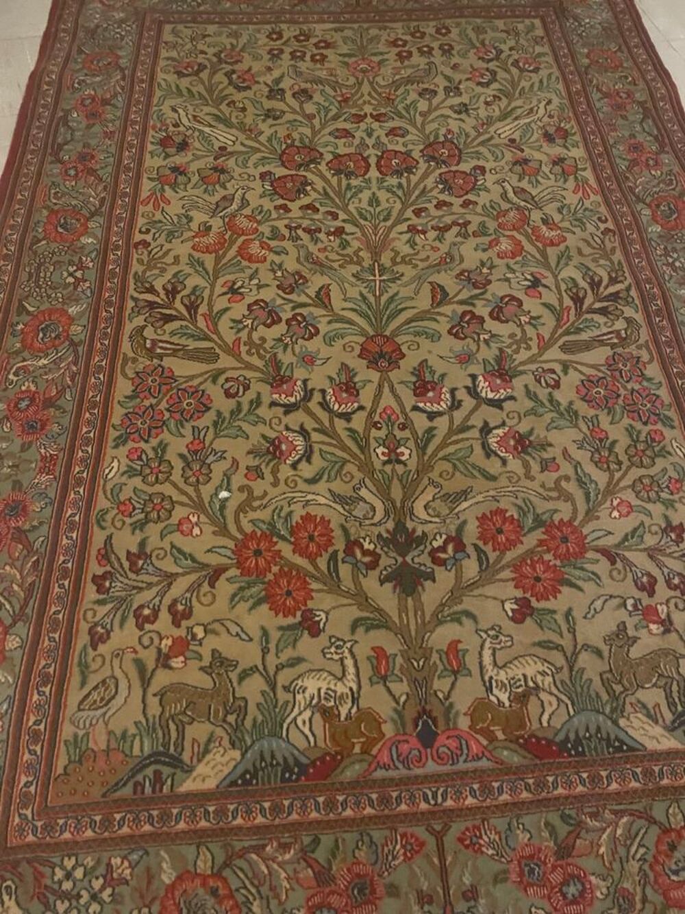 tapis iranien fait &agrave; la main Décoration