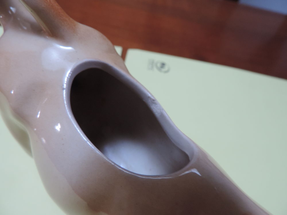 "VACHE BRETONNE" - EN PORCELAINE - ANNEE 1947/1948. D�coration