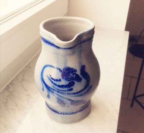 PICHET EN GR�S GRIS D ALSACE 12 Chieulles (57)