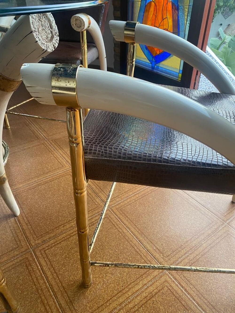 Table et fauteuils unique de la marque VIDAL GRAU Meubles