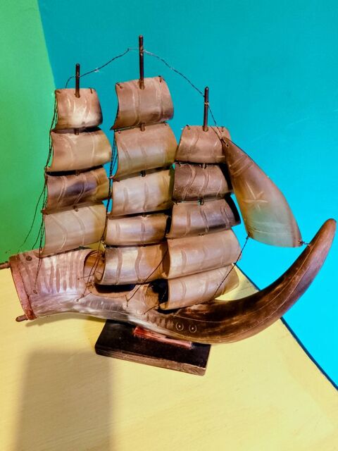 Ancien bateau en corne v�ritable 60 Lavaur (81)