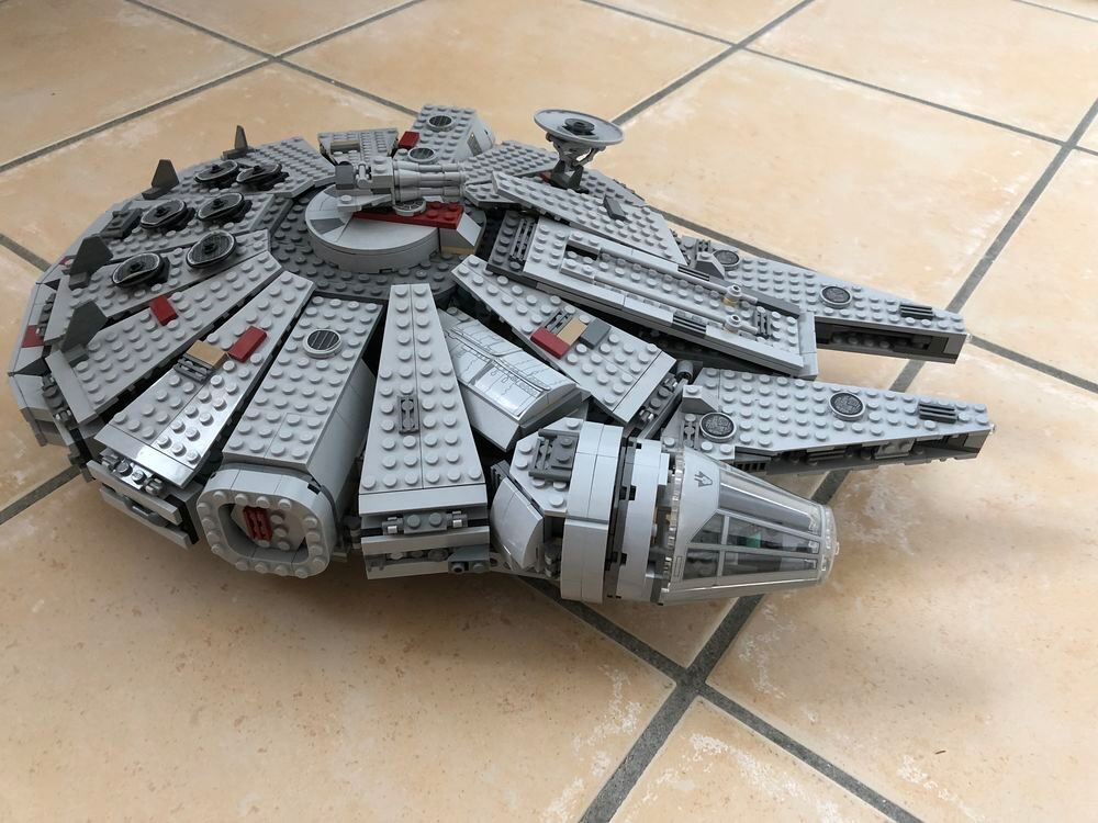 Lego star wars faucon millenium 7965 Jeux / jouets