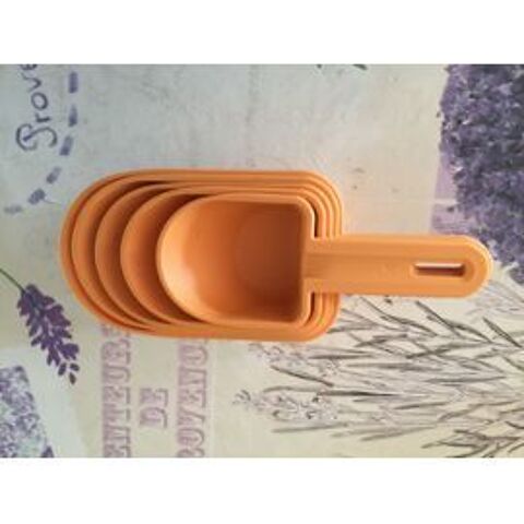 D08 - Grandes Cuillers mesures (5) Tupperware, quasi-neuves 10 Bosc-le-Hard (76)