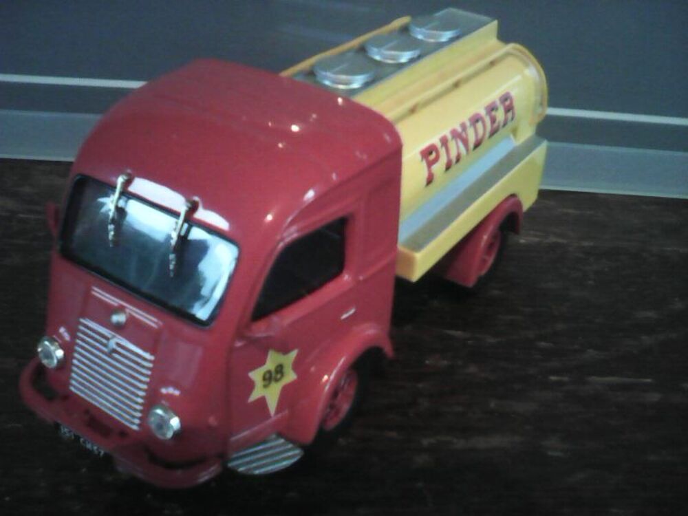 Camion Renault Galion Tanker Pinder 1/43 Mod&egrave;le r&eacute;duit 