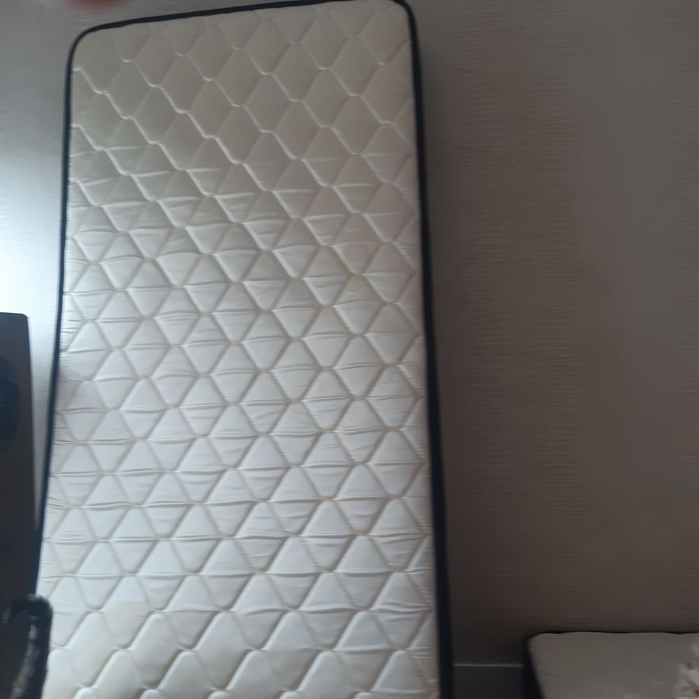 buffer,table a manger ,salon avec table ,2 matelas Meubles