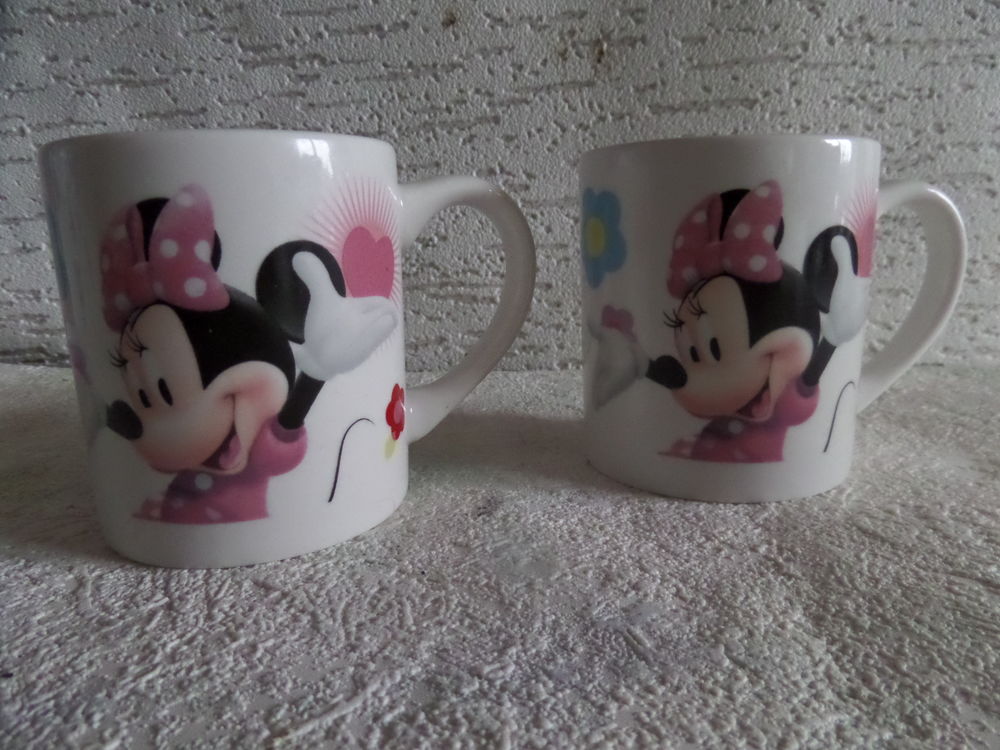 tasses de MICKEY et MINNIE 