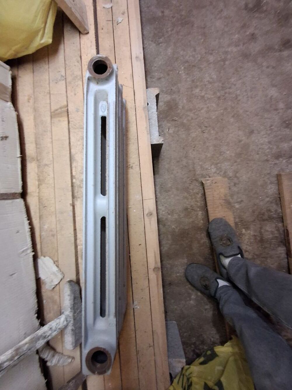 Radiateurs fonte tout &eacute;quip&eacute;s Bricolage
