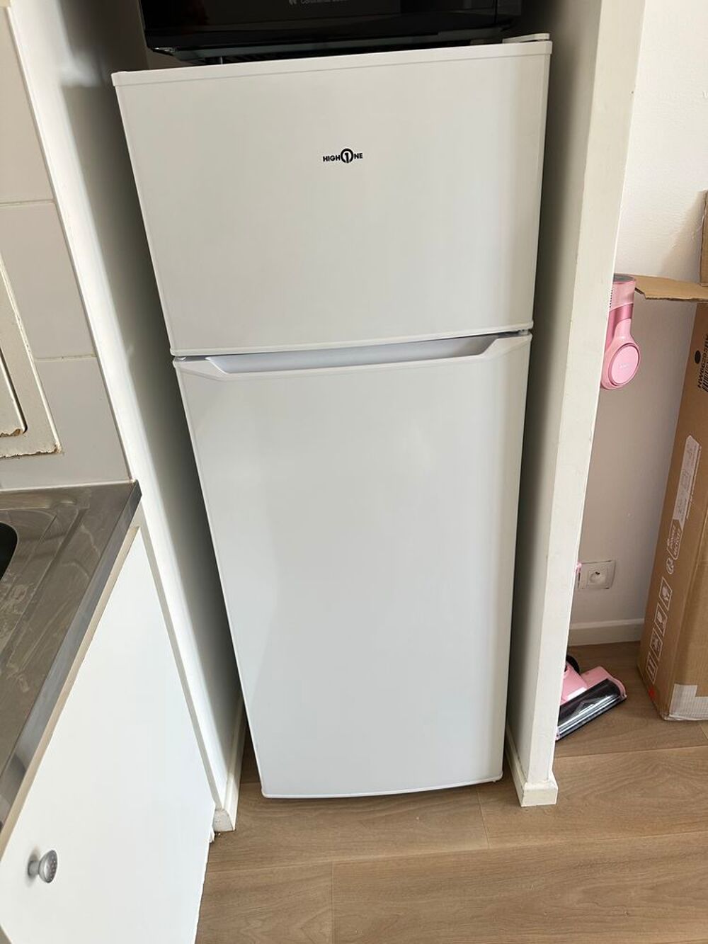 Frigidaire 140cm blanc High One Electroménager