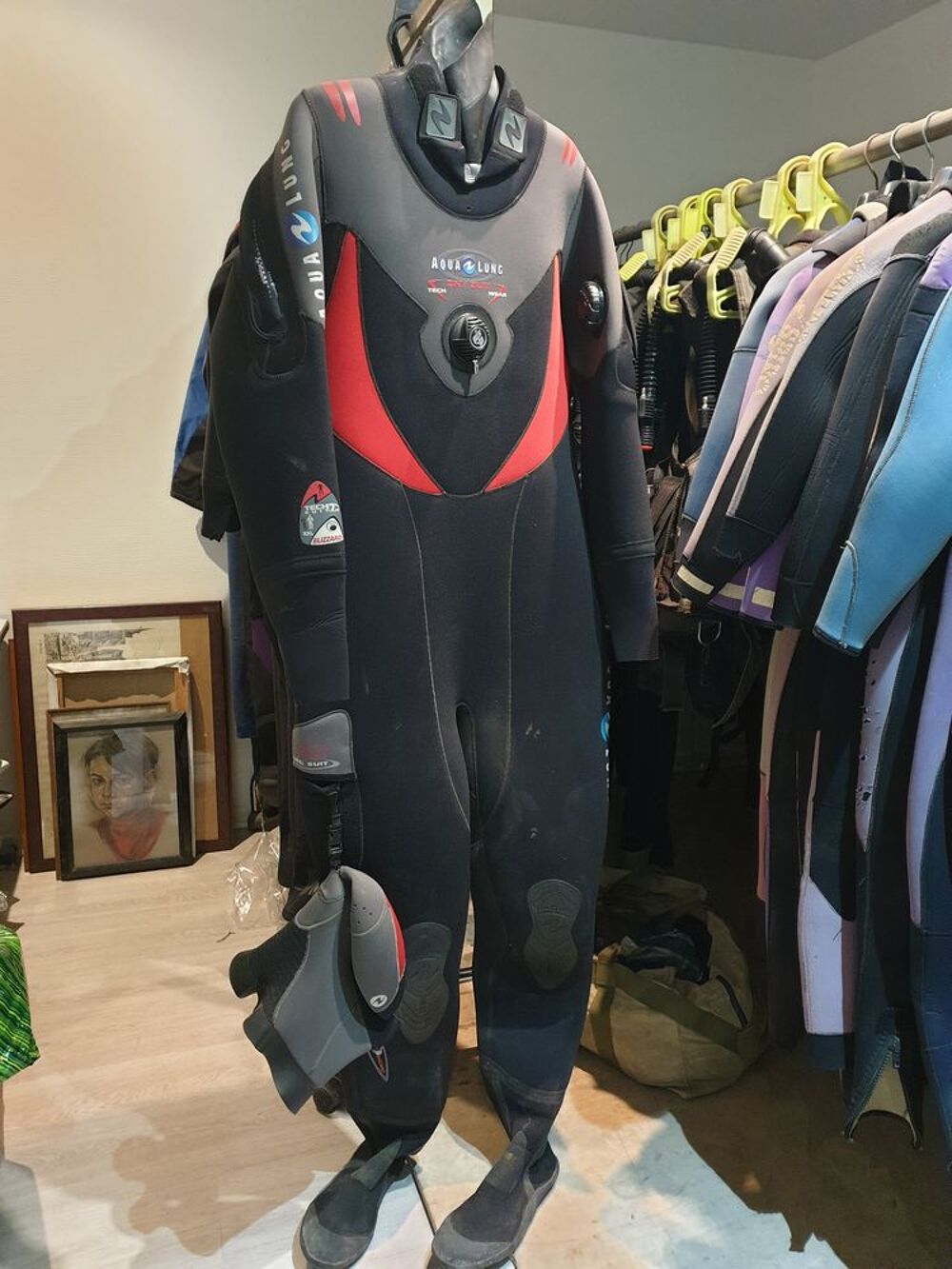 Lot de deux combinaisons de plong&eacute;e &eacute;tanches L et XXL Sports