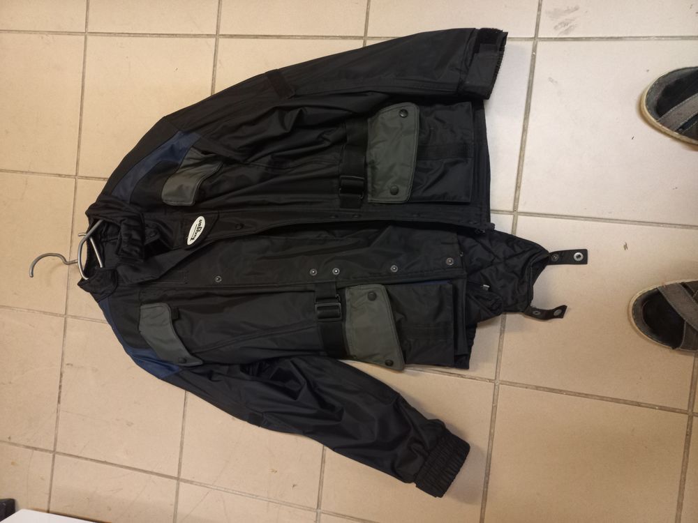 2 vestes moto toute saisons, avec gilet amovible, Vêtements