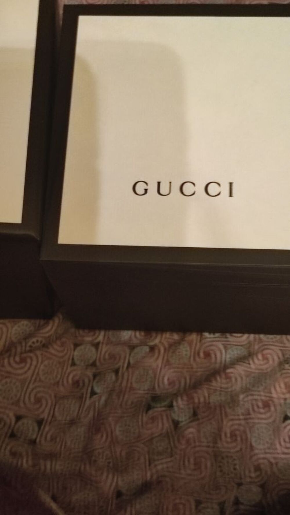 montre haut de gamme Gucci avec certificat , &eacute;crin d'origine Bijoux et montres