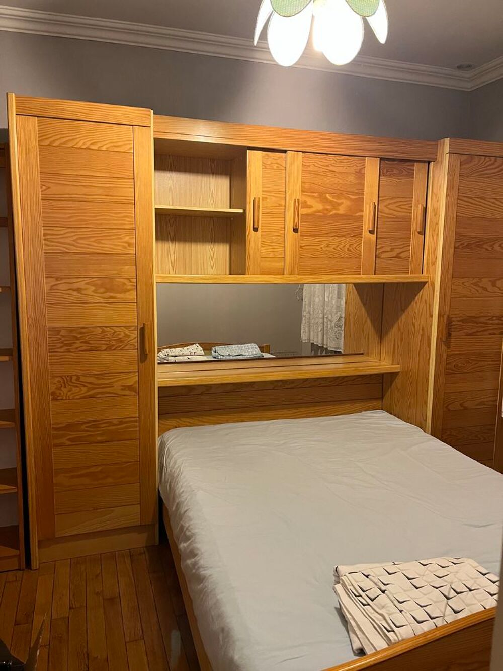 Chambre lit pont bois clair Meubles