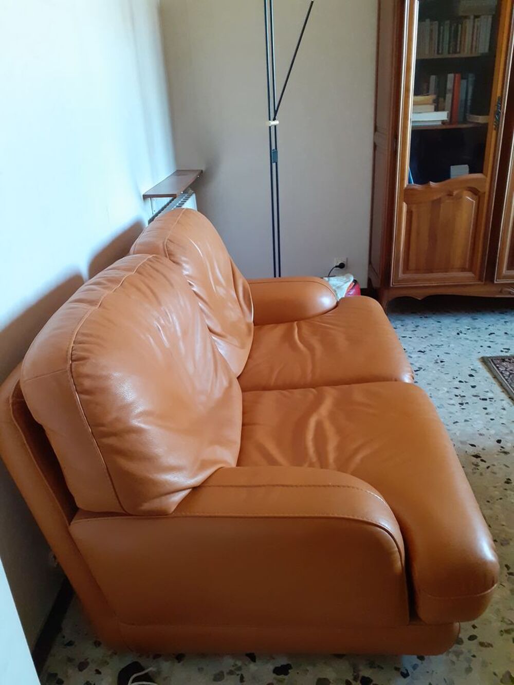 canap&eacute; marron clair cuir rochebobois. Meubles