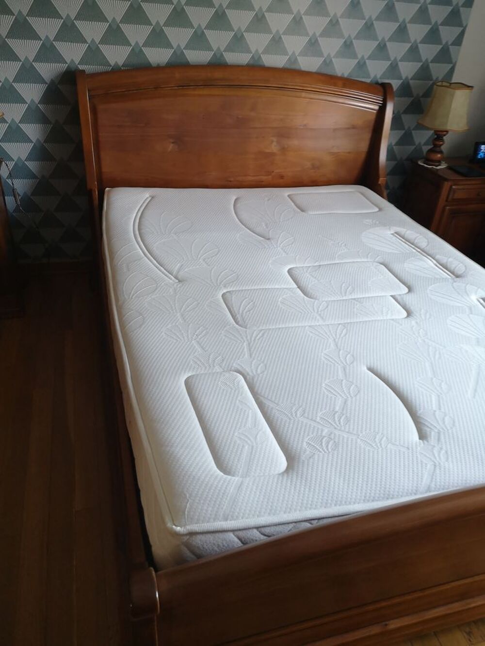 lit de 140x200 en merisier massif Meubles