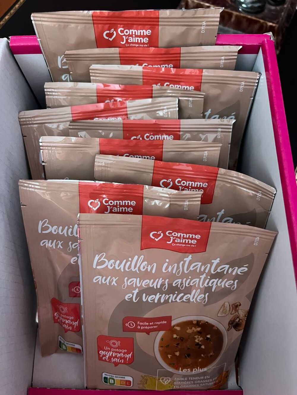 Lot 9 sachets bouillon instantan&eacute; saveurs asiatiques neufs. Cuisine