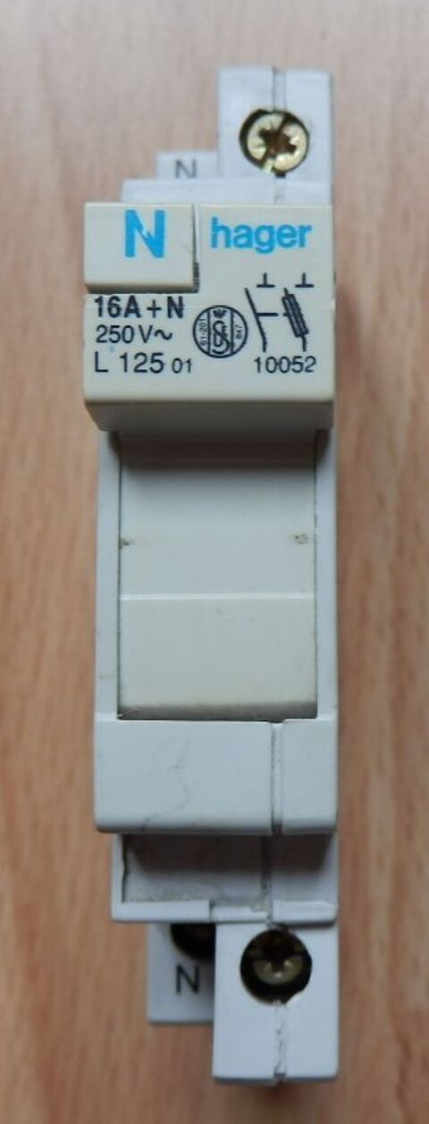 Sectionneur fusible HAGER 16 A : tr�s bon �tat 3 �vry (91)