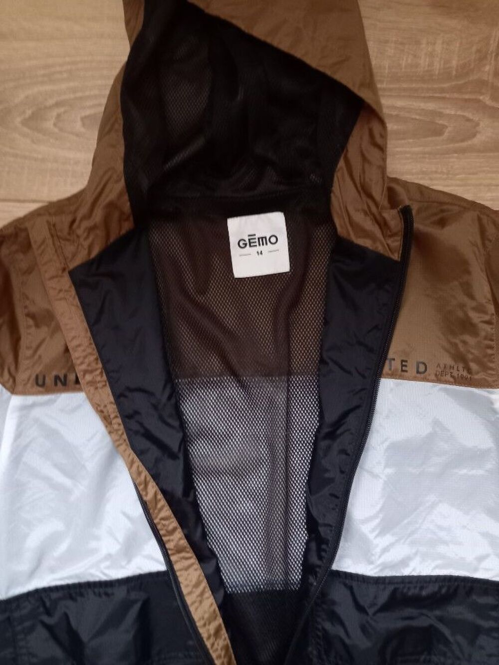 Coupe -vent marron et noir marque G&eacute;mo taille 14 ans Vêtements enfants