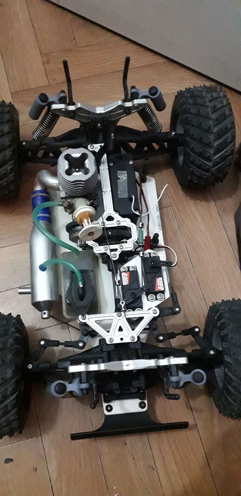 Monster truck thunder tiger thermique SSk 1/10&egrave;me Jeux / jouets
