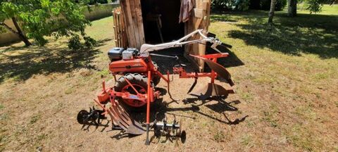 ce motoculteur ancien 650 Saint-Pierre-de-Cle (24)